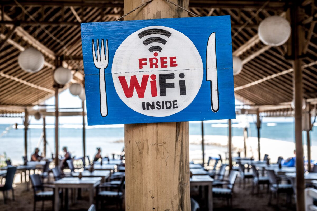 Free Wifi Schild kostenfreies Internet WLAN